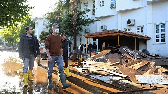 Başkan Oktay, selzedelerle bir araya geldi