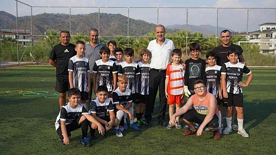 BAŞKAN UZUNDEMİR'E SPORA KATKI TEŞEKKÜRÜ