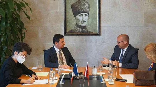 Başkonsolos Gauvin Başkan Aras'ı ziyaret etti