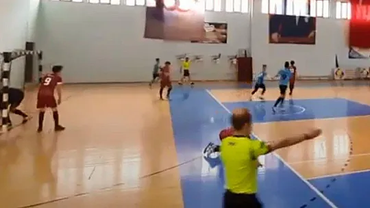 Genç erkek ve Genç kızlar futsal karşılaşmaları devam ediyor