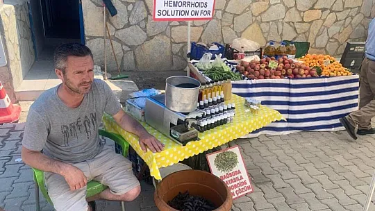 Çörekotuyla Turistlere Şifa Dağıtıyor