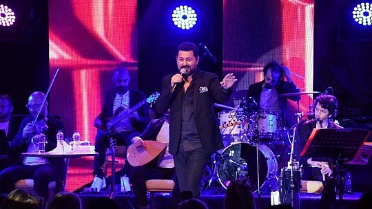 Bayram coşkusunu ünlü sanatçılarla kutladılar