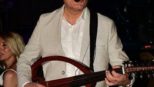 Bayram coşkusunu ünlü sanatçılarla kutladılar