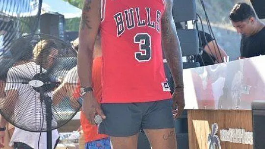 Bayram coşkusunu ünlü sanatçılarla kutladılar