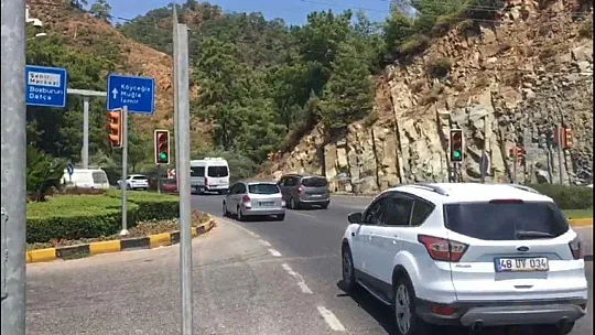 Bayram tatili bitti, Marmaris'te uzun araç kuyrukları oluştu