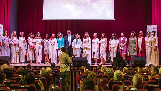 Dastar defilesi büyük beğeni topladı