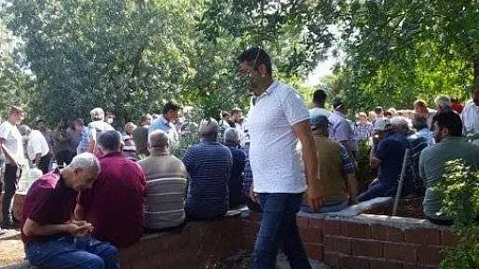 Belediye işçisi ağaçta asılı halde bulundu