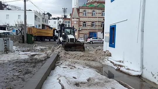Belediye, tüm imkanlarıyla sahada