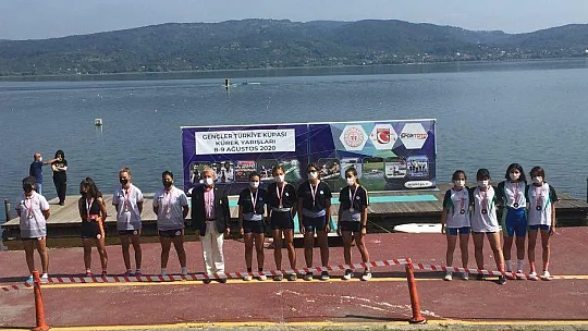 FETHİYE BELEDİYESPOR'UN KÜREKÇİLERİ SAPANCA'DAN BAŞARIYLA DÖNÜYORLAR