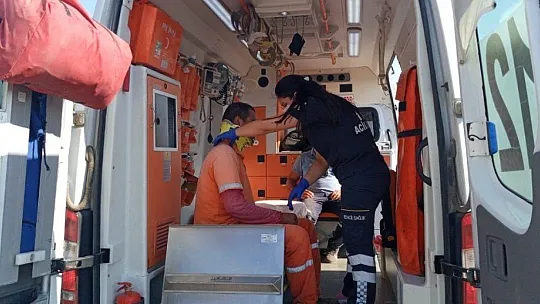 Belediyeye ait araç kaza yaptı 4 kişi yaralandı