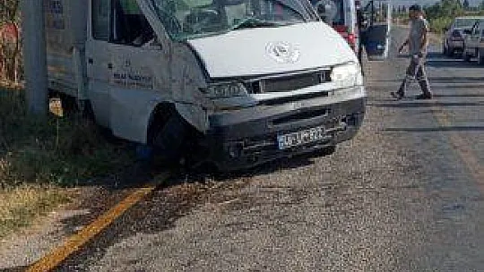 Belediyeye ait araç kaza yaptı 4 kişi yaralandı
