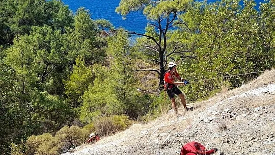Bencik Koyu'nda çevre temizliği yapıldı