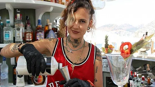 Bentonit kilinden kokteyl yaptılar, yerli ve yabancı turistlerin ilgi odağı oldu