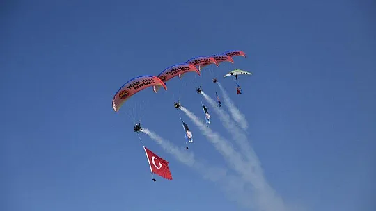 Beşkaza Meydanı'nda Nefes Kesen Gösteriler