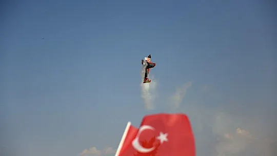 Beşkaza Meydanı'nda Nefes Kesen Gösteriler