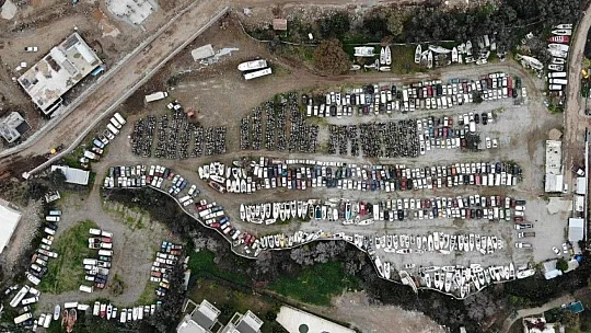 Binlerce motosiklet, yüzlerce tekne çürümeye terk edildi