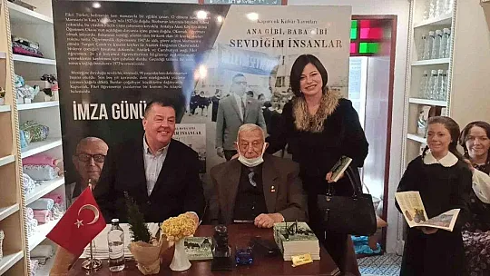 Bir asra beş kala kitap yazıp, imzaladı