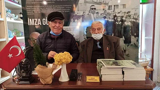 Bir asra beş kala kitap yazıp, imzaladı