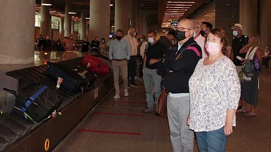 Bir yıl aradan sonra ilk İngiliz turist kafilesi geldi