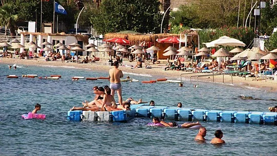 Birçok şehirde yağmur, dolu Bodrum'da yaz keyfi