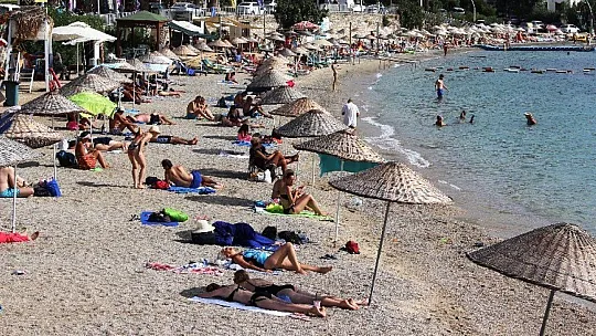 Birçok şehirde yağmur, dolu Bodrum'da yaz keyfi