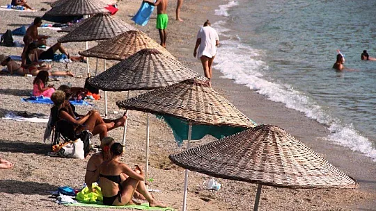 Birçok şehirde yağmur, dolu Bodrum'da yaz keyfi