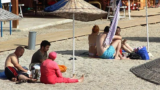 Birçok şehirde yağmur, dolu Bodrum'da yaz keyfi