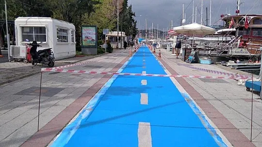 Bisiklet yolu boyanıyor