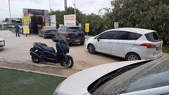 Bodrum'a çamur yağdı, oto yıkamacılarda yer kalmadı