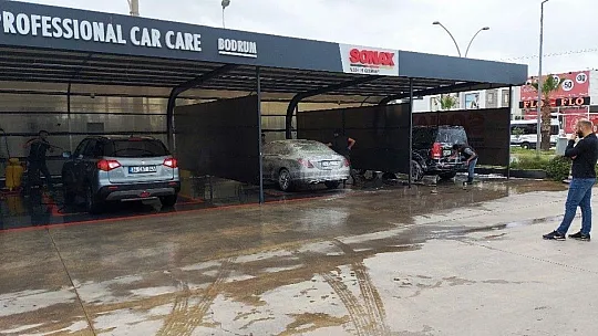 Bodrum'a çamur yağdı, oto yıkamacılarda yer kalmadı