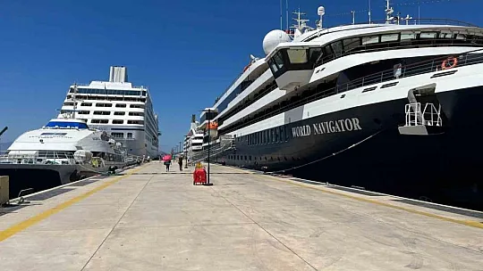 Bodrum'a üç gemi ile 941 yabancı turist geldi