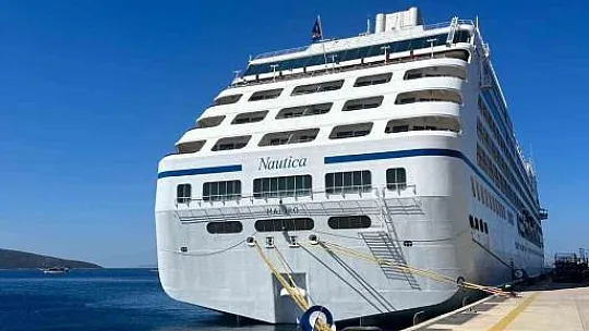 Bodrum'a üç gemi ile 941 yabancı turist geldi