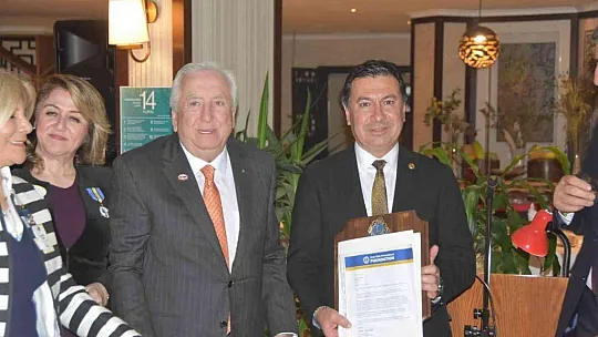 Bodrum Belediye Başkanı Aras'a hizmet ödülü verildi