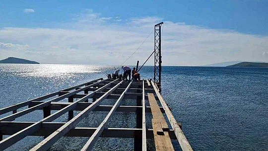 Bodrum Belediye Başkanı Aras kendi iskelesini yıktırdı