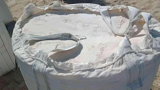 Bodrum Belediyesi ekipleri 'beyaz kum' serimine engel oldu