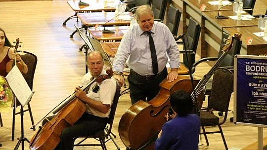 Bodrum Belediyesi Meclis toplantısında klasik müzik konseri verildi