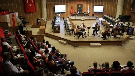 Bodrum Belediyesi Meclis toplantısında klasik müzik konseri verildi
