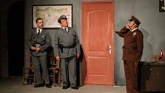 Bodrum Belediyesi Şehir Tiyatrosu, sağlık çalışanları için sahnedeydi