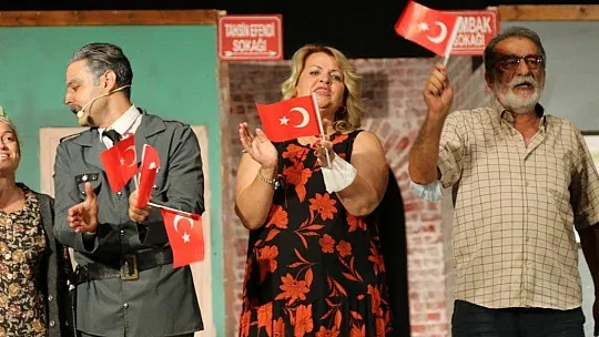 Bodrum Belediyesi Şehir Tiyatrosu, sağlık çalışanları için sahnedeydi