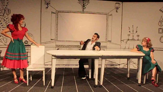 Bodrum Belediyesi Şehir Tiyatrosu perdeyi açtı