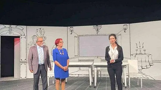 Bodrum Belediyesi Şehir Tiyatrosu perdeyi açtı