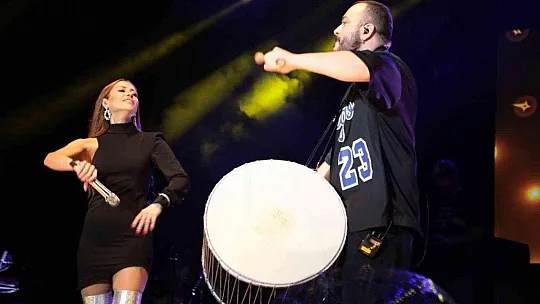 Bodrum'da  'Sarı yaz' konserleri Derya Uluğ ile başladı