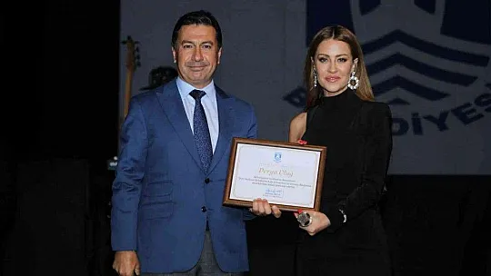 Bodrum'da  'Sarı yaz' konserleri Derya Uluğ ile başladı