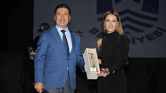 Bodrum'da  'Sarı yaz' konserleri Derya Uluğ ile başladı