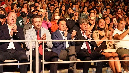 Bodrum'da  'Sarı yaz' konserleri Derya Uluğ ile başladı