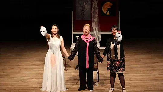 Bodrum'da 'Sadece Kadın' oyunu sahnelendi