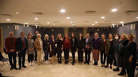 Bodrum'da 'Şiddetsiz Bir Dünya' paneli düzenlendi
