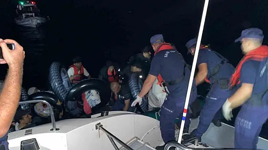 26 düzensiz göçmen kurtarıldı, 25'i yakalandı