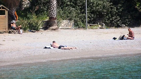 Bodrum'da 3 bin 150 lira cezayı göze alıp denize girdiler, balık tuttular