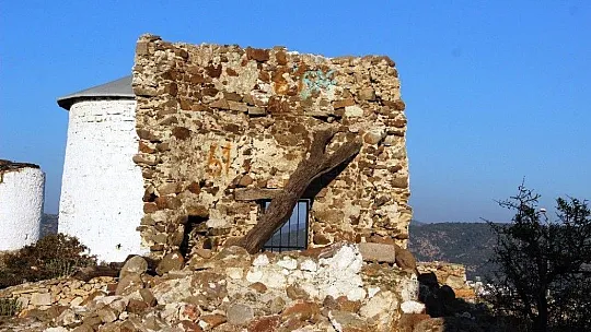 Bodrum'da 300 yıllık tarihi değirmenlerde utanç verici görüntüler